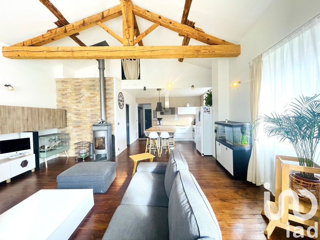 Achat maison à vendre 4 chambres 141 m² - Volvic