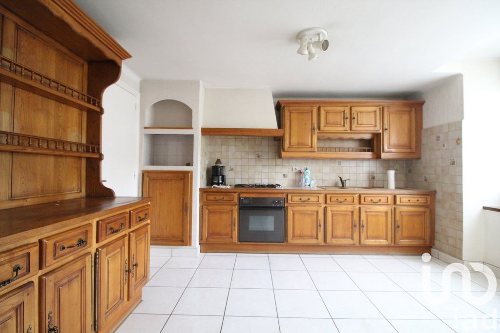 Achat maison à vendre 4 chambres 130 m² - Saint-Georges-de-Luzençon