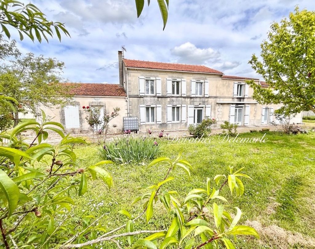 Achat maison à vendre 4 chambres 173 m² - Saint-Jean-d'Angély