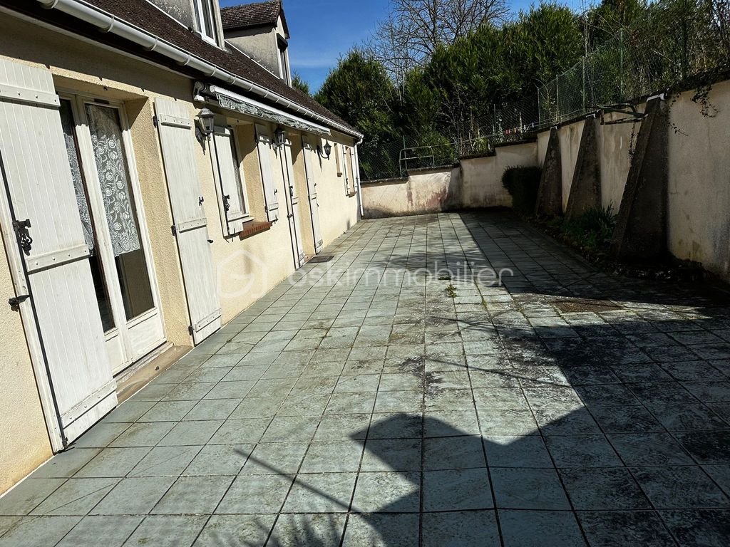 Achat maison à vendre 5 chambres 150 m² - Dormelles