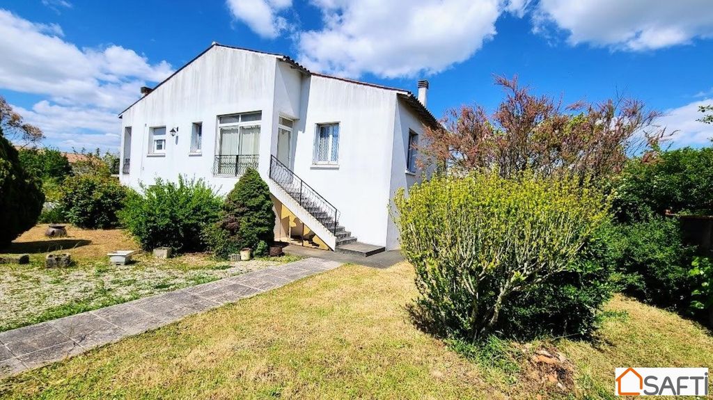Achat maison à vendre 4 chambres 126 m² - Saint-Jean-d'Angély
