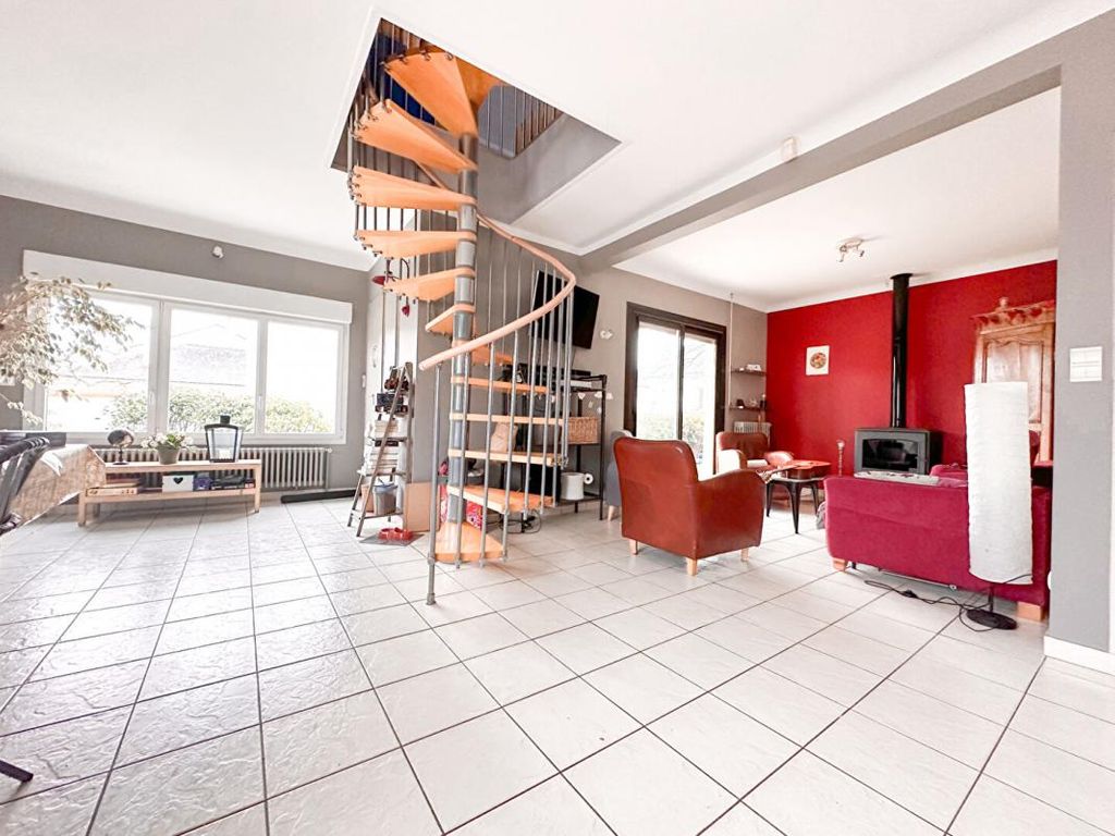 Achat maison à vendre 5 chambres 196 m² - Orvault