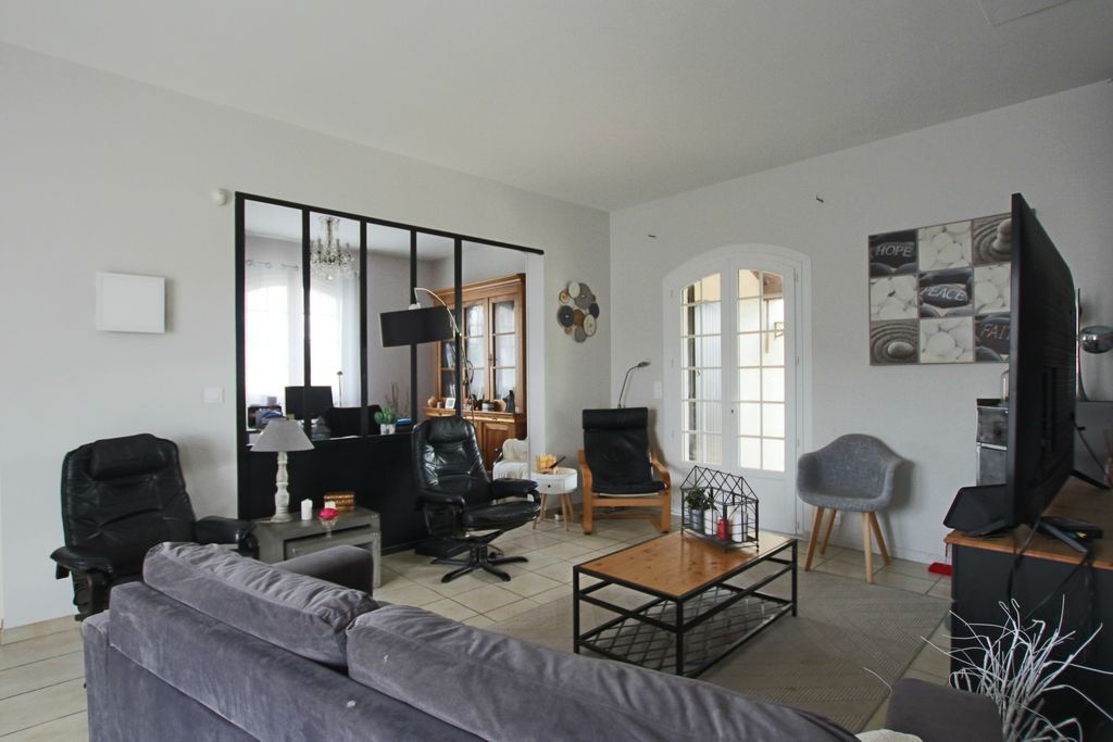 Achat maison à vendre 6 chambres 214 m² - Villeneuve-sur-Lot