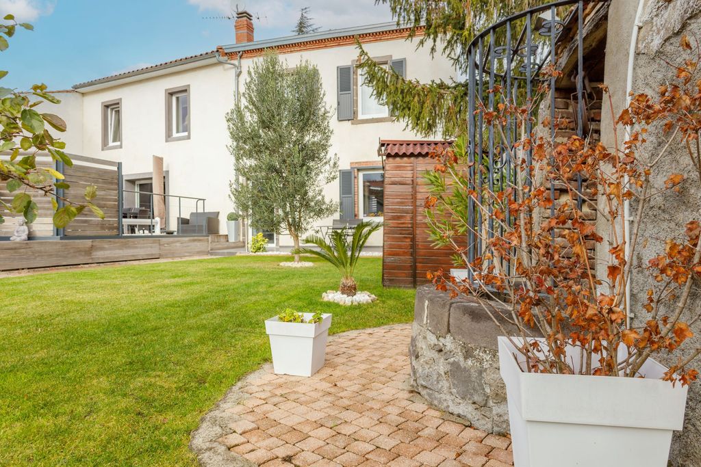 Achat maison à vendre 6 chambres 240 m² - Pont-du-Château