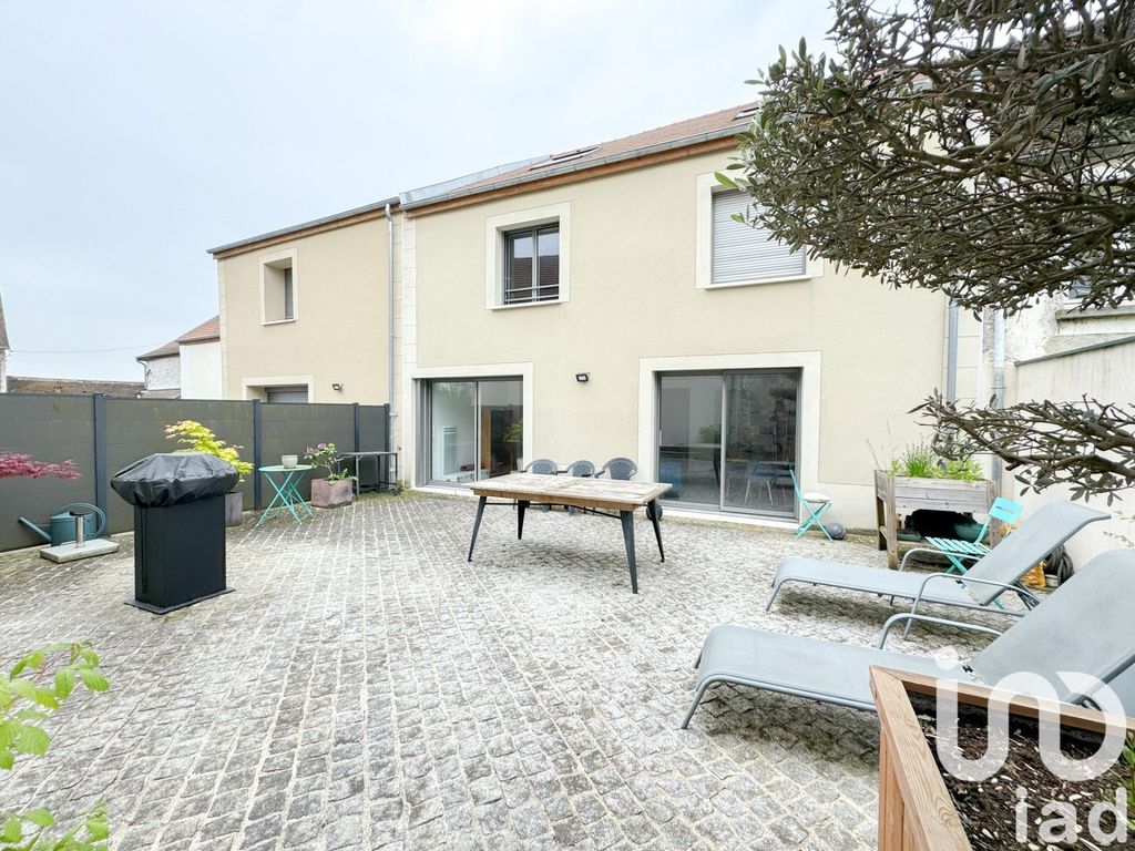 Achat maison à vendre 4 chambres 195 m² - Guérard