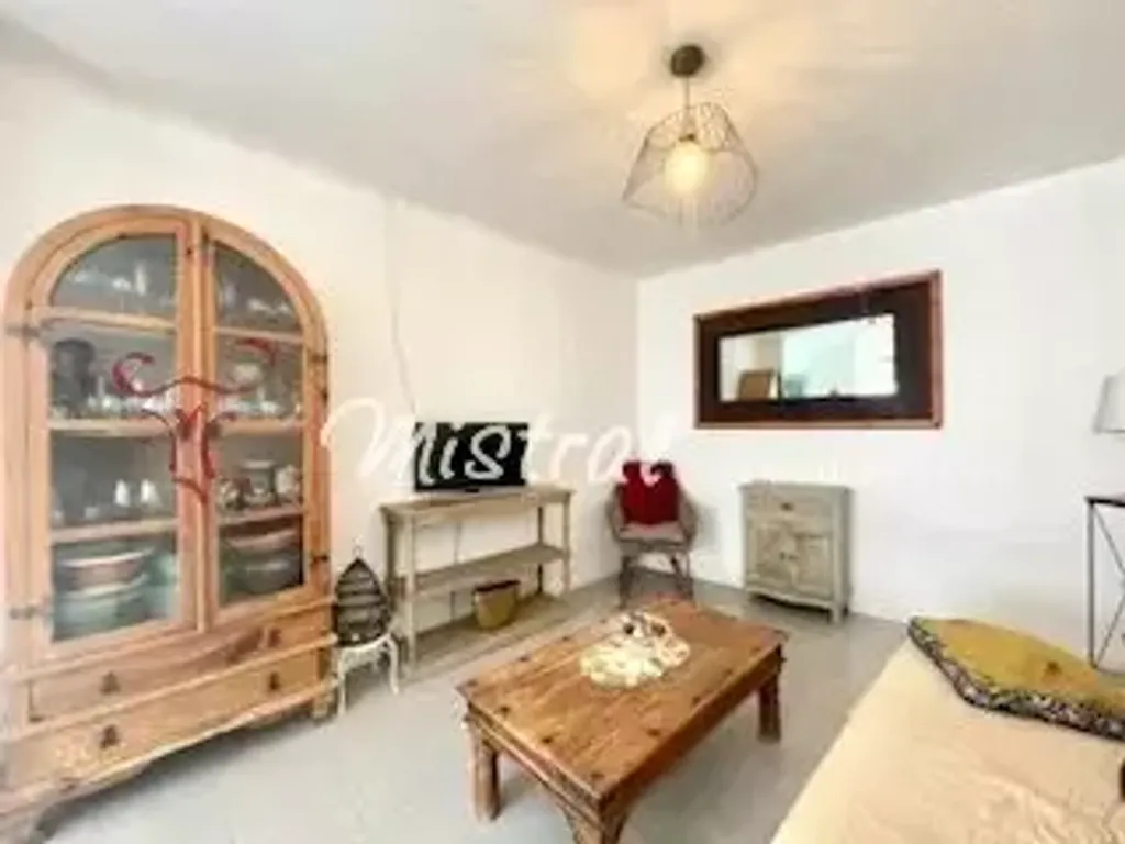 Achat maison à vendre 5 chambres 172 m² - Aigues-Mortes