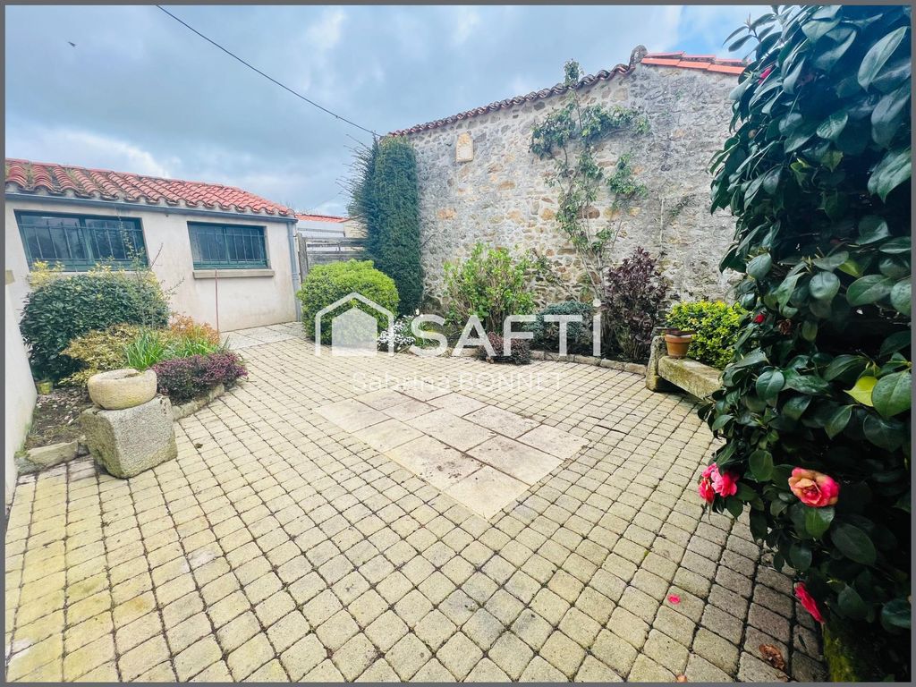 Achat maison à vendre 4 chambres 141 m² - Bellevigny