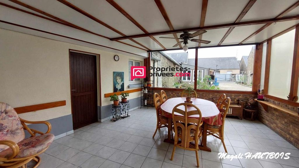 Achat maison à vendre 5 chambres 168 m² - Saint-Hilaire-du-Harcouët