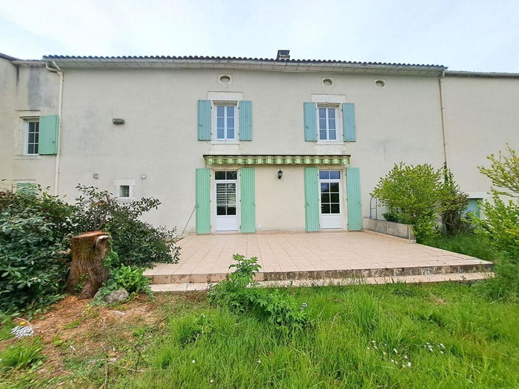 Achat maison à vendre 4 chambres 155 m² - Saint-Genis-d'Hiersac