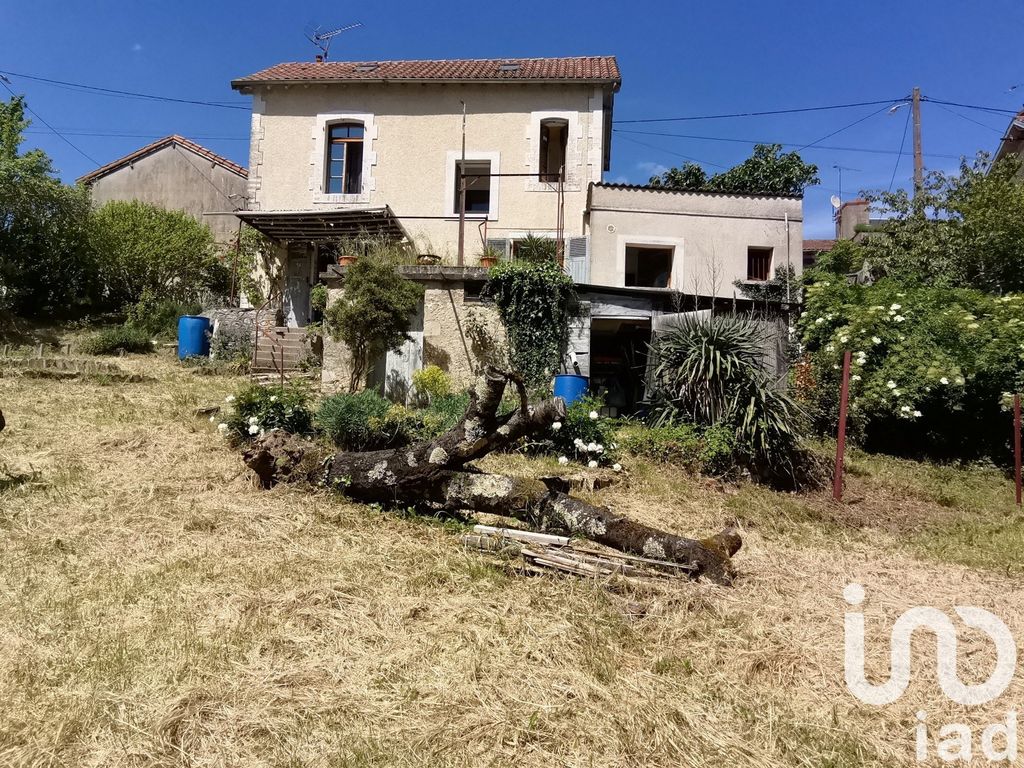 Achat maison à vendre 2 chambres 68 m² - Montmorillon