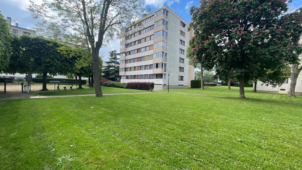 Achat appartement à vendre 3 pièces 64 m² - Les Clayes-sous-Bois