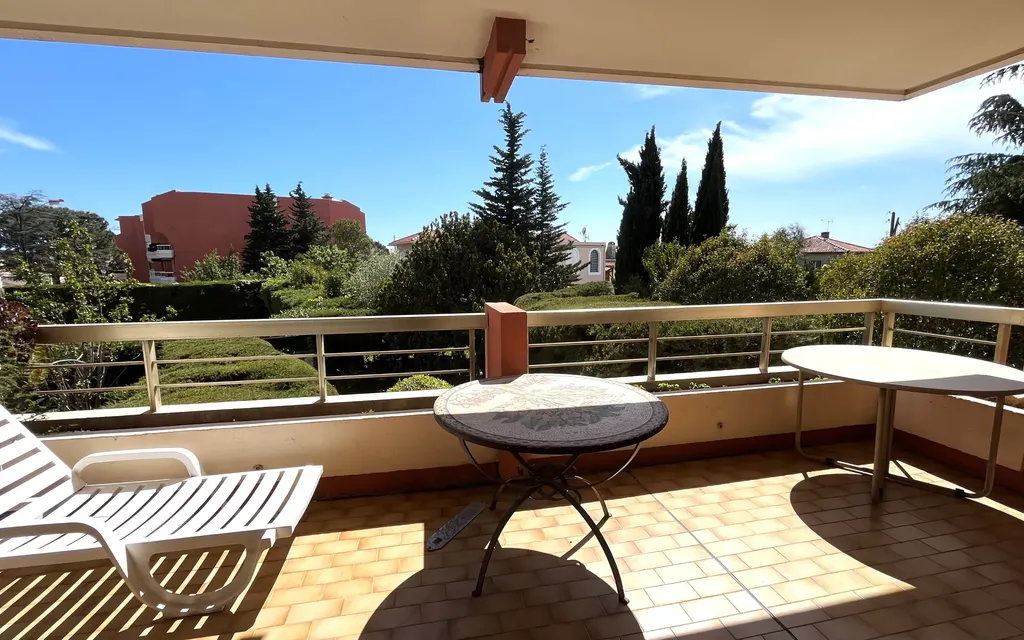 Achat appartement à vendre 2 pièces 54 m² - Saint-Laurent-du-Var