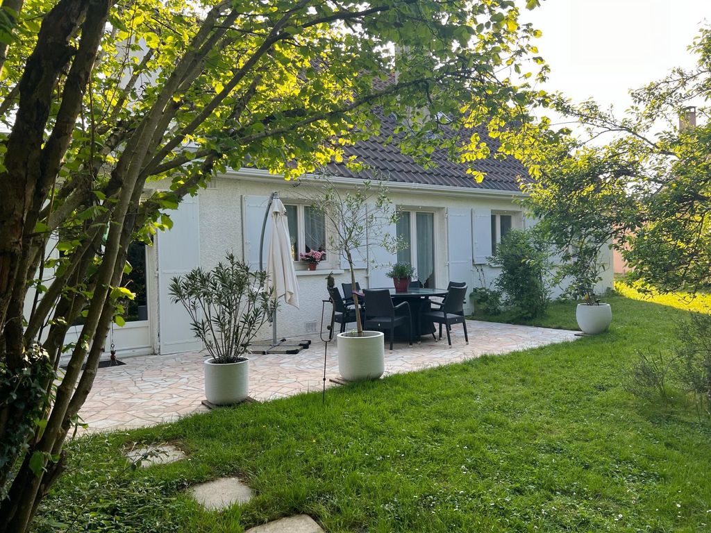 Achat maison à vendre 4 chambres 136 m² - Le Mesnil-Saint-Denis