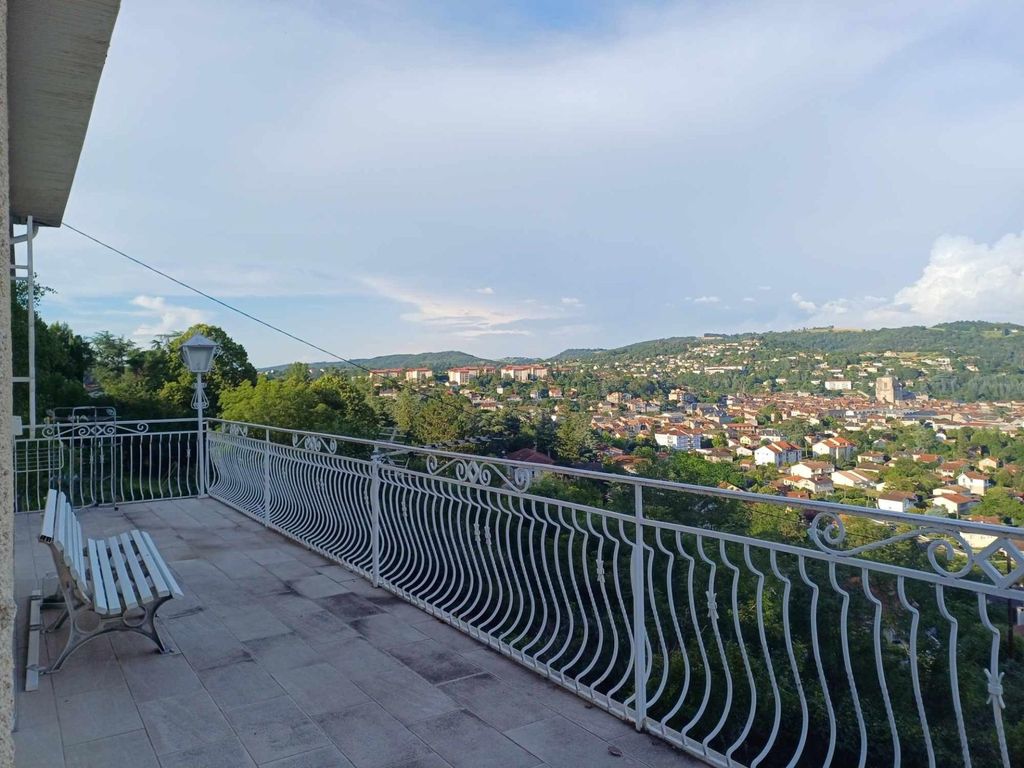 Achat maison à vendre 3 chambres 166 m² - Villefranche-de-Rouergue