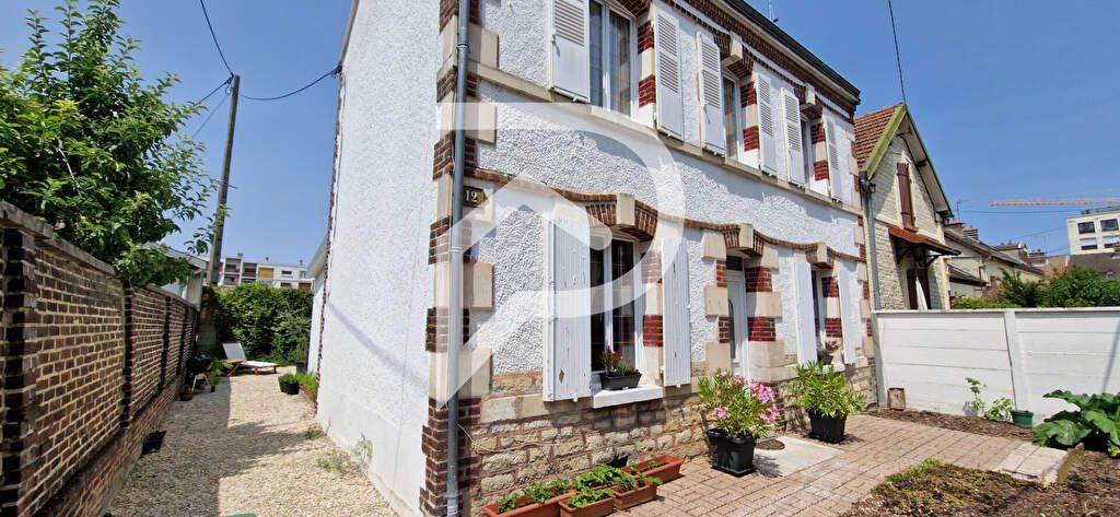 Achat maison à vendre 2 chambres 88 m² - Troyes