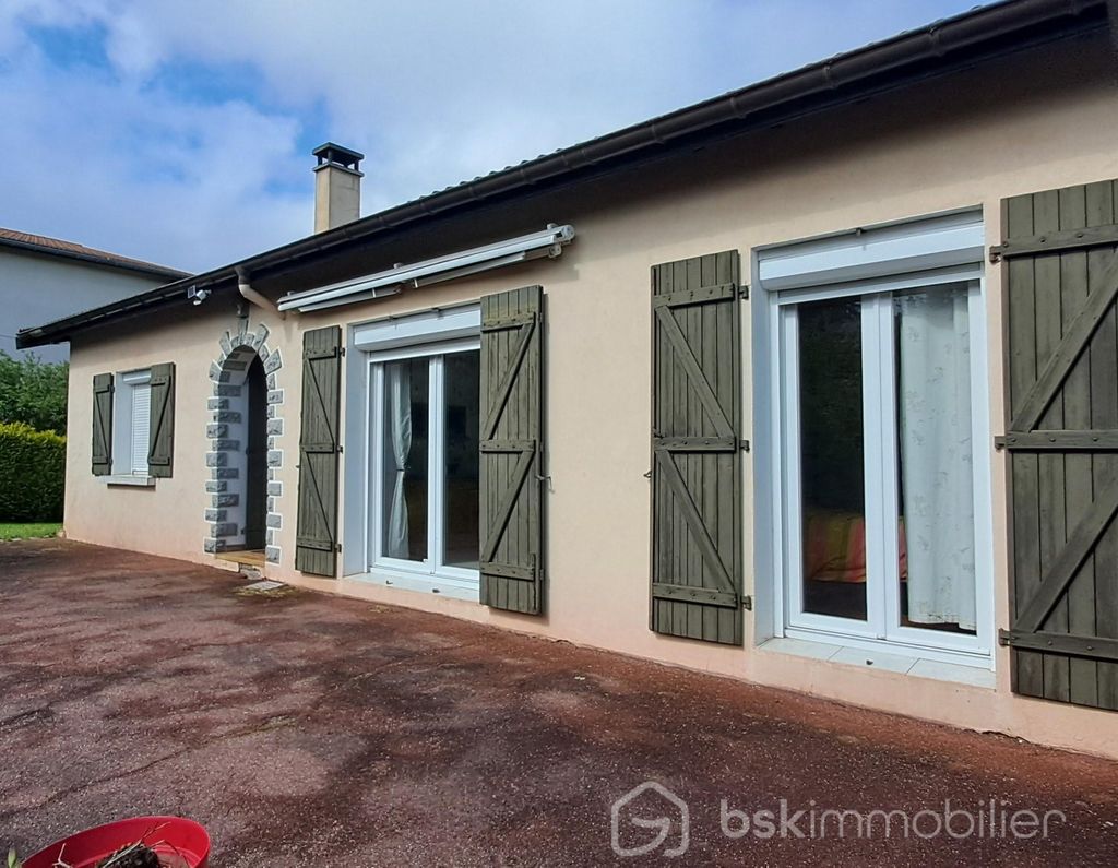 Achat maison à vendre 3 chambres 137 m² - Saint-Jean-Bonnefonds