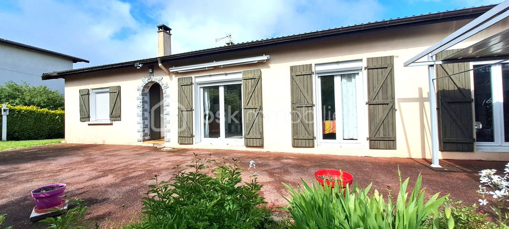 Achat maison à vendre 3 chambres 137 m² - Saint-Jean-Bonnefonds