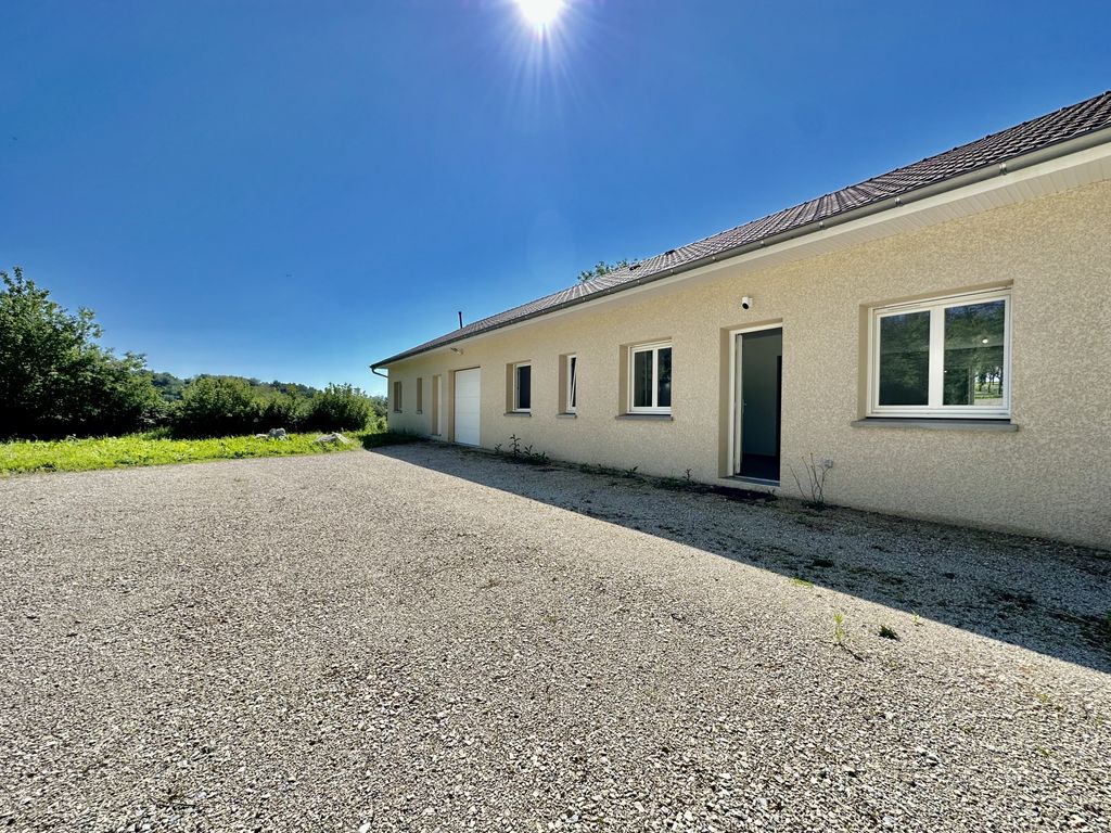 Achat maison à vendre 5 chambres 142 m² - Saint-Clair-de-la-Tour