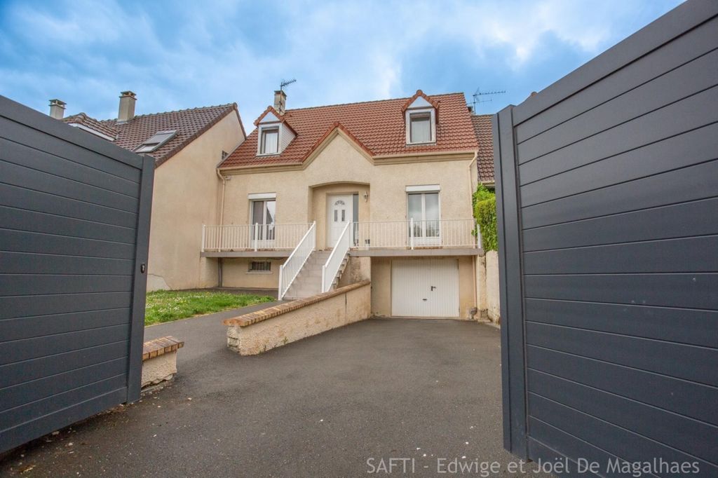 Achat maison à vendre 4 chambres 130 m² - Le Mesnil-Saint-Denis