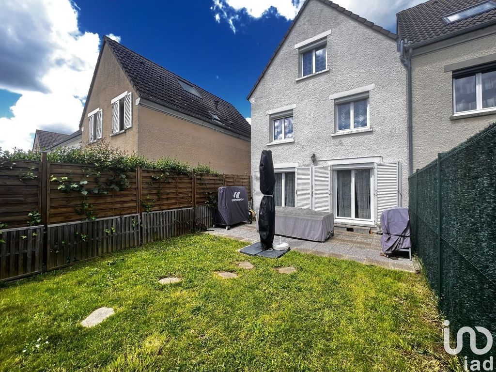 Achat maison à vendre 5 chambres 121 m² - Savigny-le-Temple