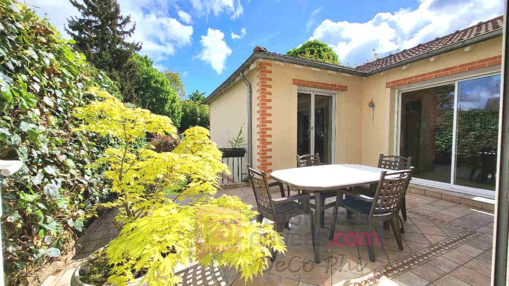 Achat maison à vendre 5 chambres 193 m² - Le Chesnay