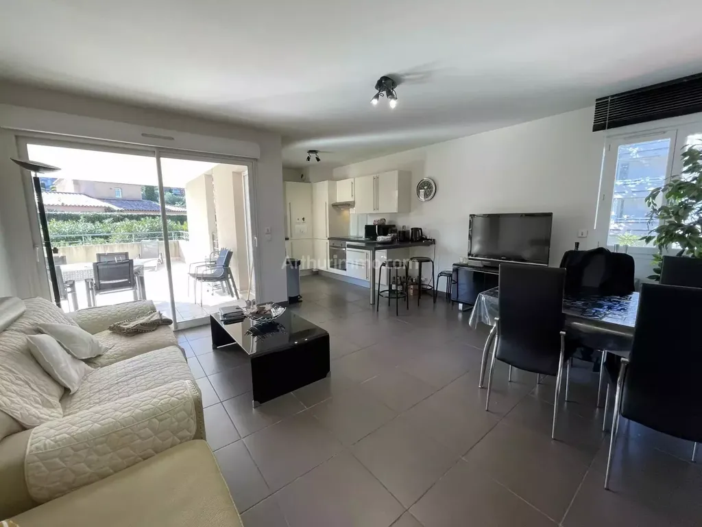Achat appartement à vendre 3 pièces 66 m² - Sainte-Maxime