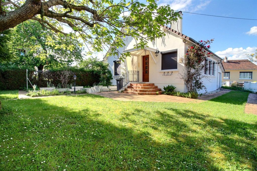 Achat maison à vendre 4 chambres 113 m² - Saint-Étienne-du-Rouvray