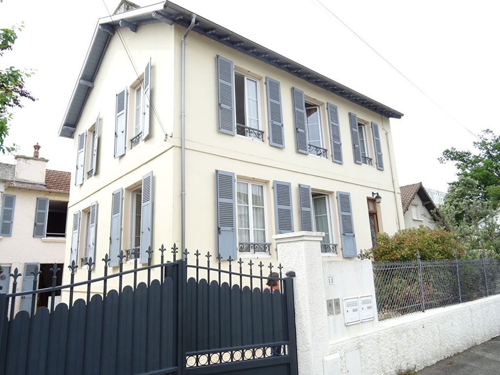 Achat maison à vendre 5 chambres 155 m² - Pau