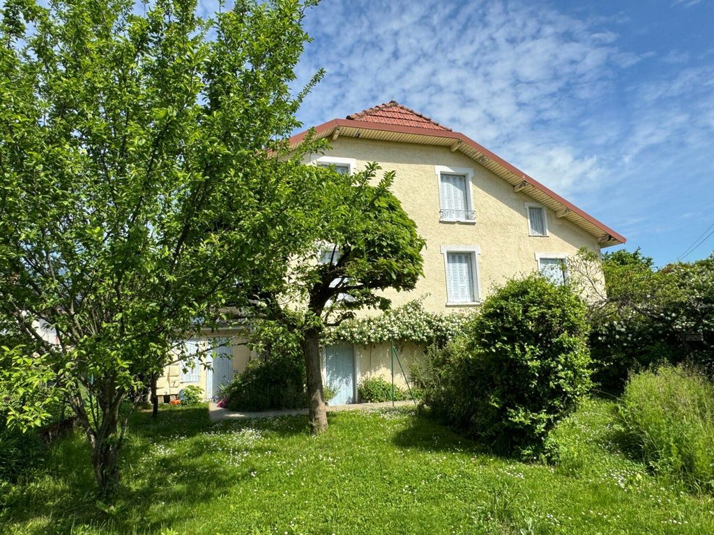 Achat maison à vendre 5 chambres 139 m² - Chambéry