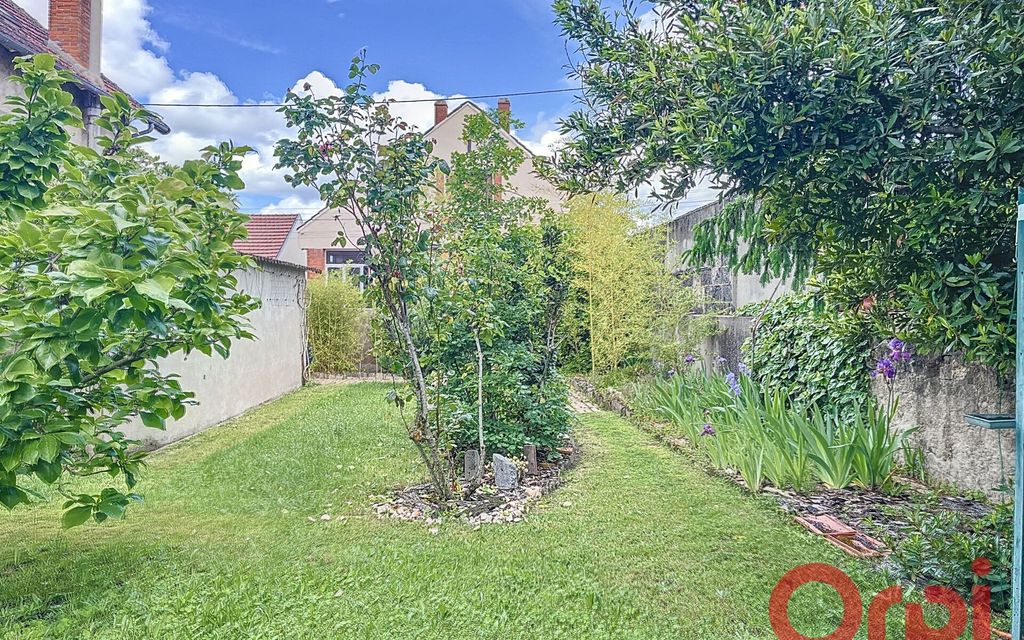 Achat maison à vendre 3 chambres 95 m² - Montluçon