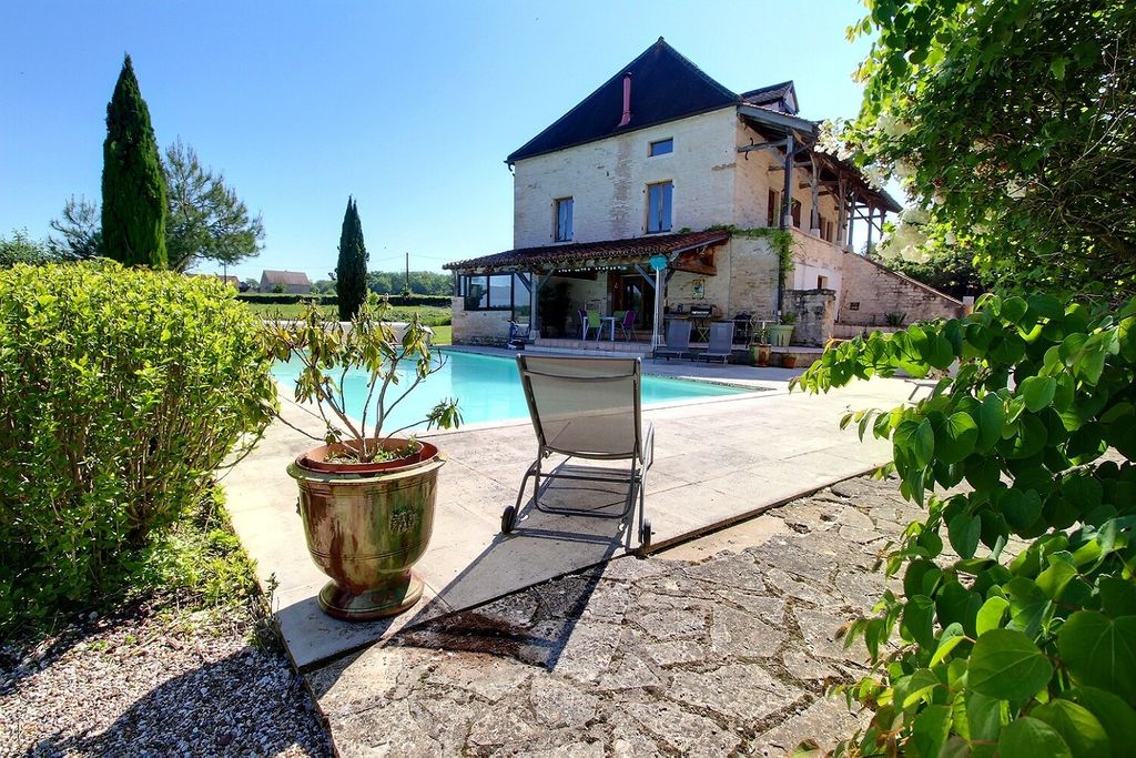 Achat maison à vendre 4 chambres 220 m² - La Chapelle-de-Bragny