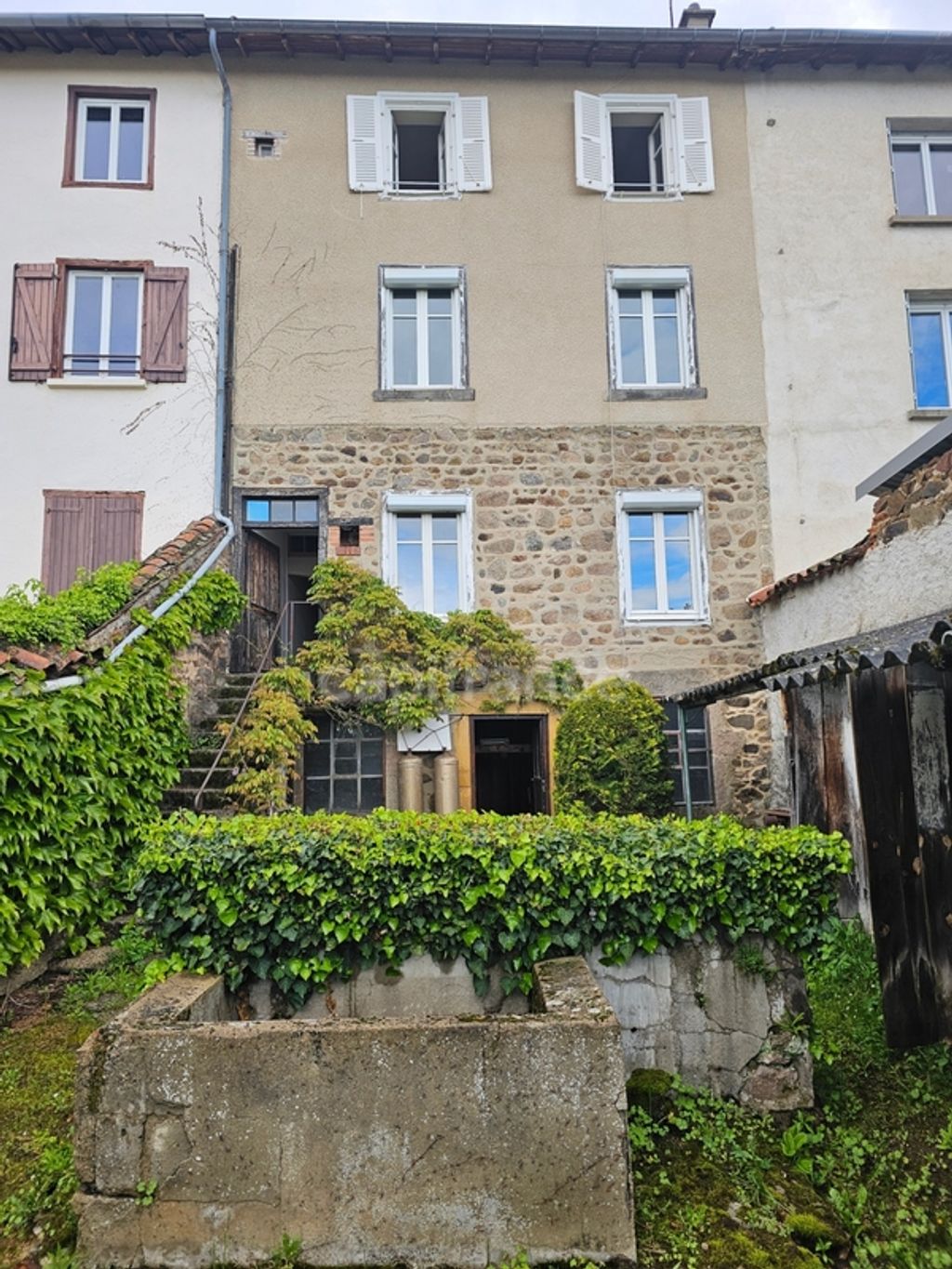 Achat maison à vendre 5 chambres 179 m² - Panissières