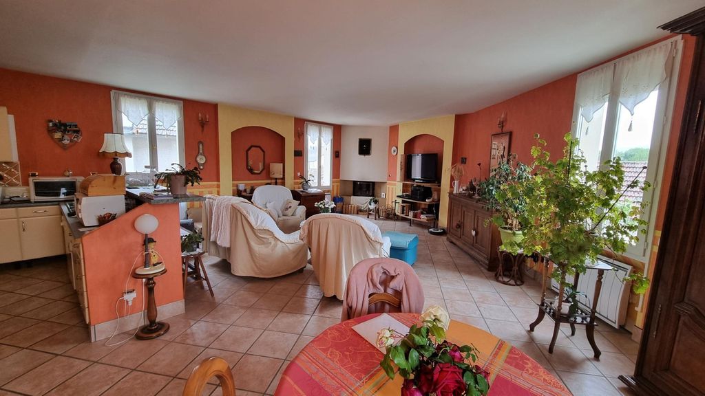 Achat maison à vendre 2 chambres 125 m² - Le Mayet-de-Montagne