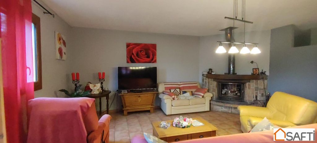 Achat maison à vendre 4 chambres 142 m² - Saint-Sébastien-d'Aigrefeuille