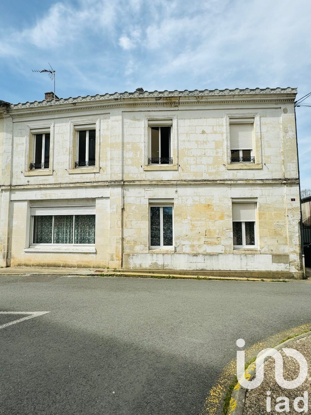 Achat maison à vendre 5 chambres 226 m² - Lussac