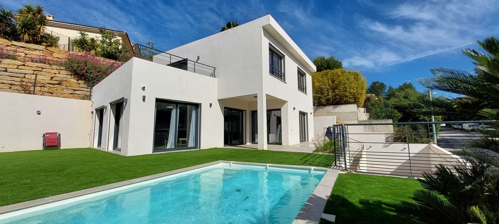 Achat maison à vendre 4 chambres 140 m² - Bandol