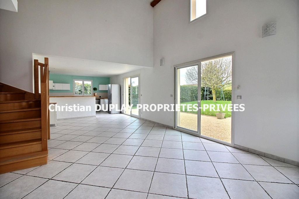 Achat maison à vendre 4 chambres 171 m² - Saint-Genest-Malifaux