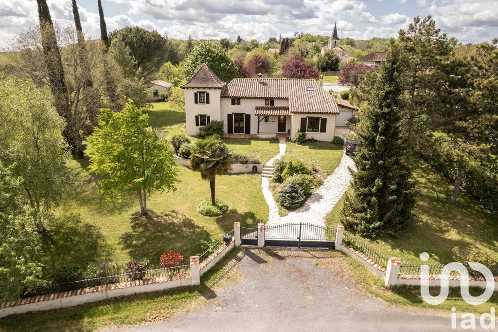 Achat maison à vendre 4 chambres 232 m² - Châtignac