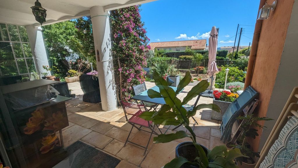 Achat maison à vendre 2 chambres 84 m² - Sanary-sur-Mer