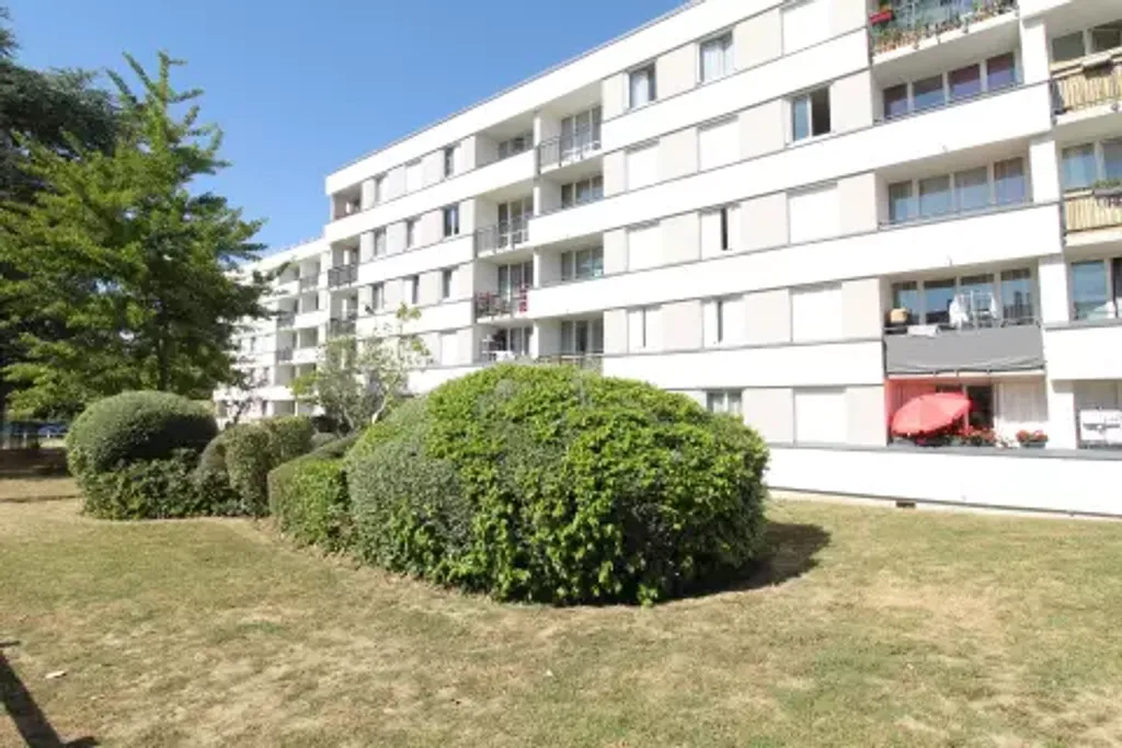 Achat appartement à vendre 3 pièces 62 m² - Les Clayes-sous-Bois