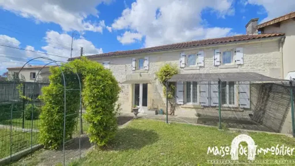 Achat maison à vendre 3 chambres 141 m² - Châteaubernard
