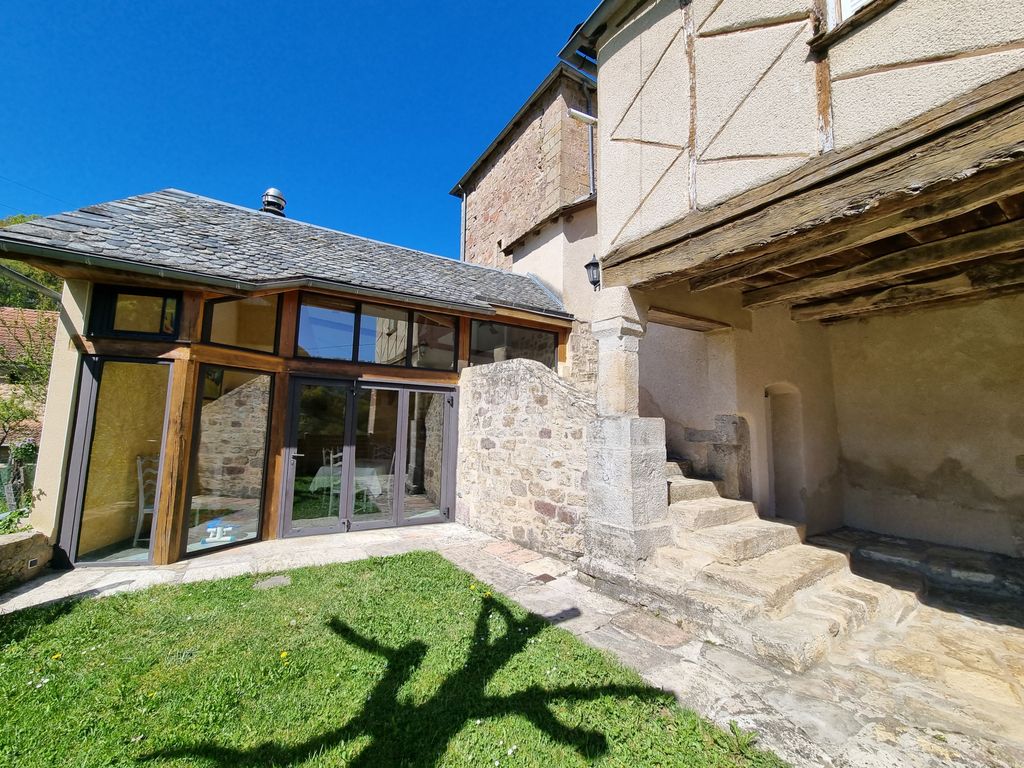 Achat maison à vendre 4 chambres 140 m² - Saint-Geniez-d'Olt-et-d'Aubrac