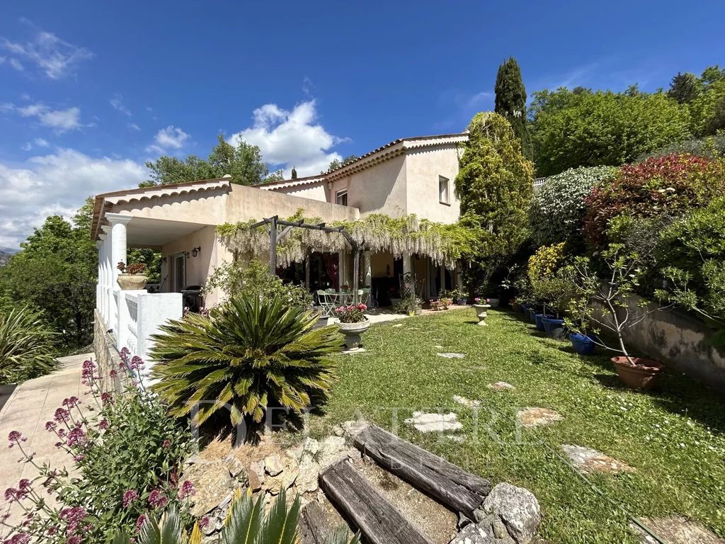 Achat maison à vendre 4 chambres 175 m² - Châteauneuf-Grasse