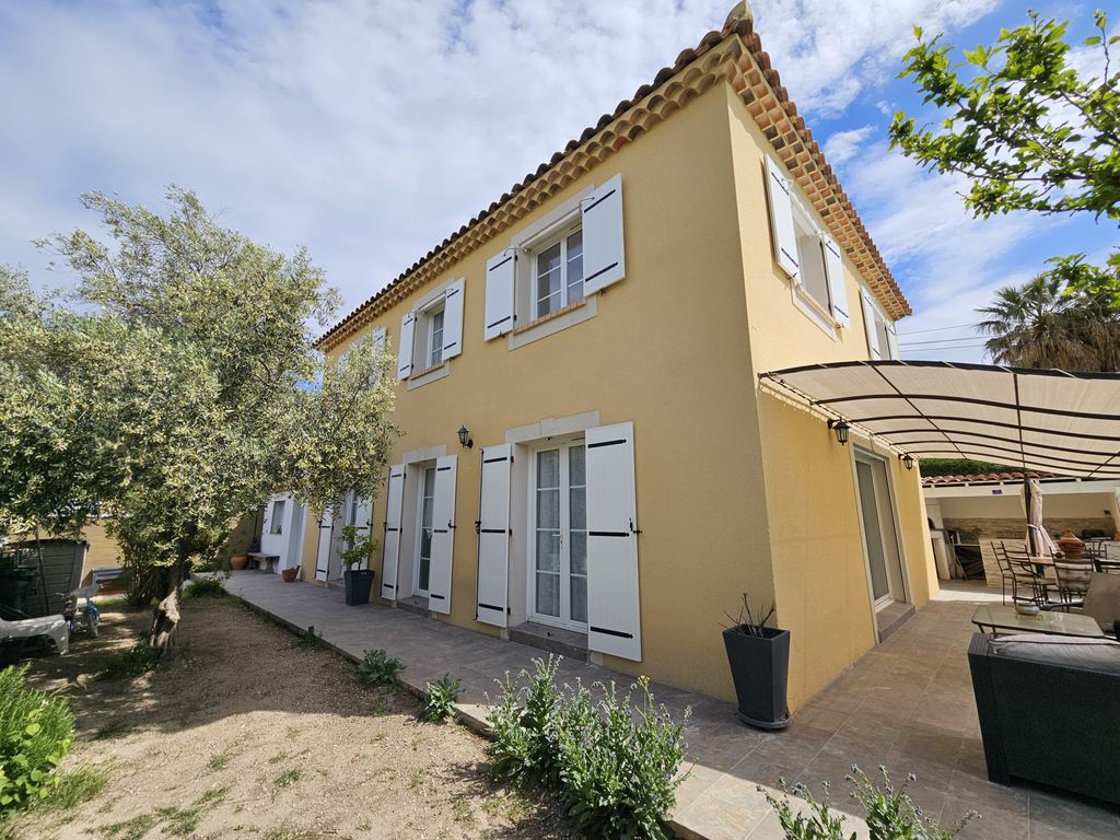 Achat maison à vendre 6 chambres 196 m² - Marignane