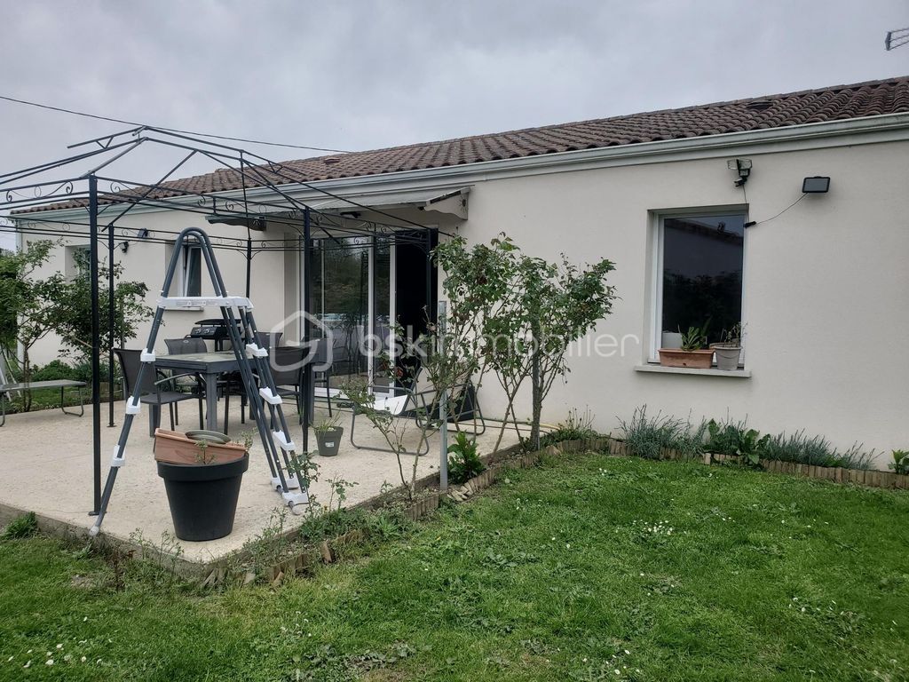 Achat maison à vendre 3 chambres 108 m² - Saint-Seurin-sur-l'Isle