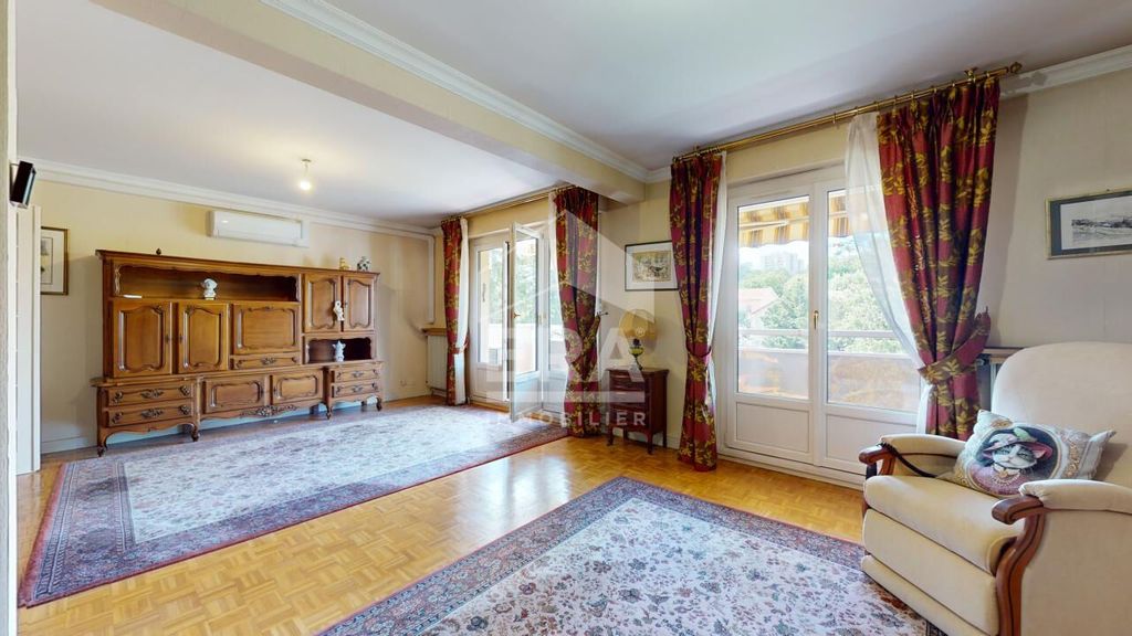 Achat appartement à vendre 5 pièces 111 m² - Pierre-Bénite