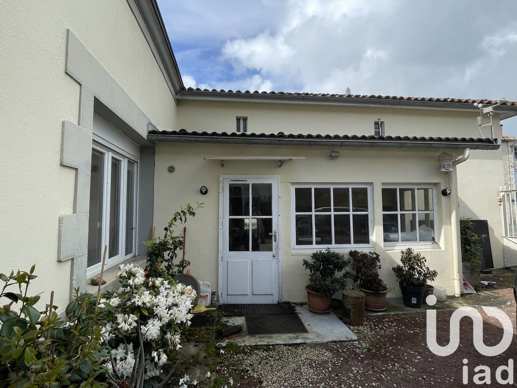 Achat maison à vendre 2 chambres 115 m² - Sauzé-Vaussais