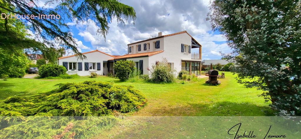 Achat maison à vendre 6 chambres 228 m² - La Boissière-de-Montaigu