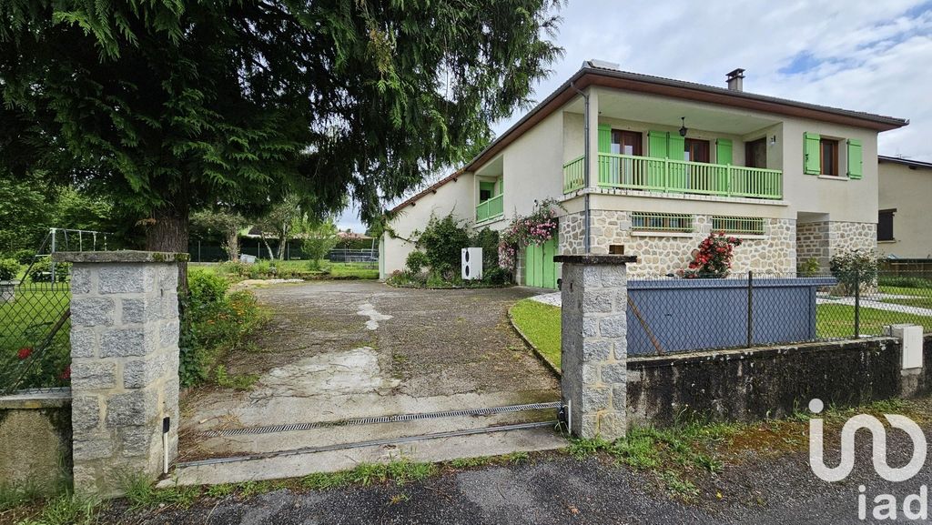 Achat maison à vendre 3 chambres 130 m² - Saint-Étienne-de-Maurs