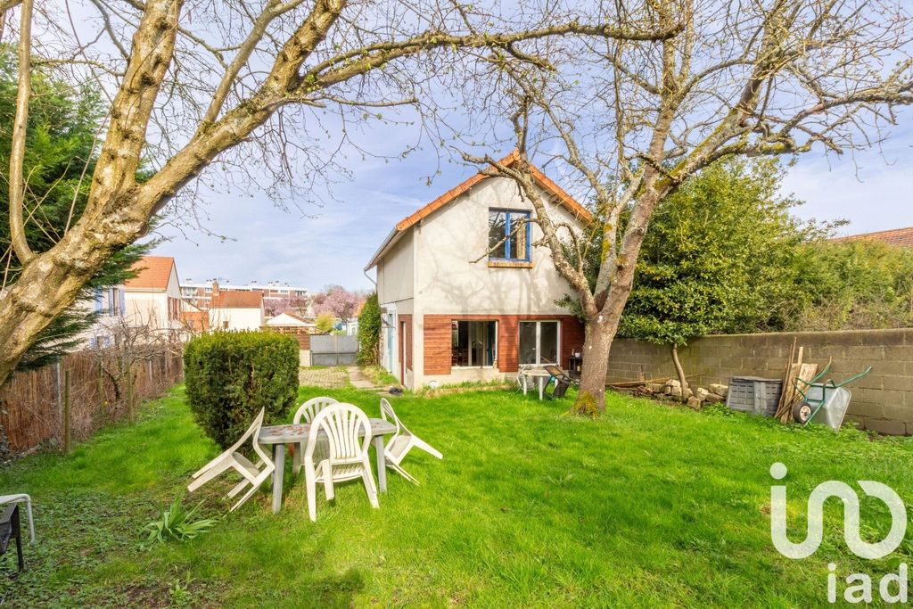 Achat maison à vendre 3 chambres 86 m² - Les Clayes-sous-Bois